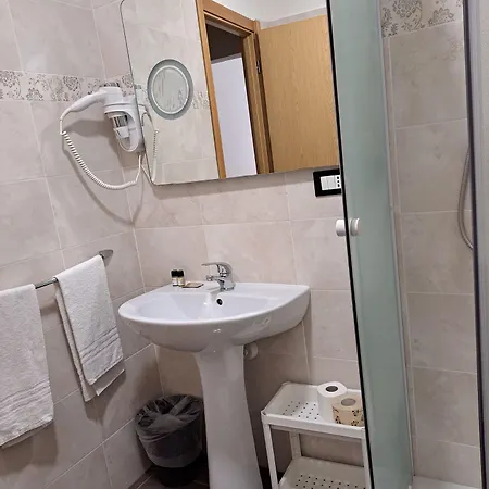 Leonum Bed and Breakfast 3*